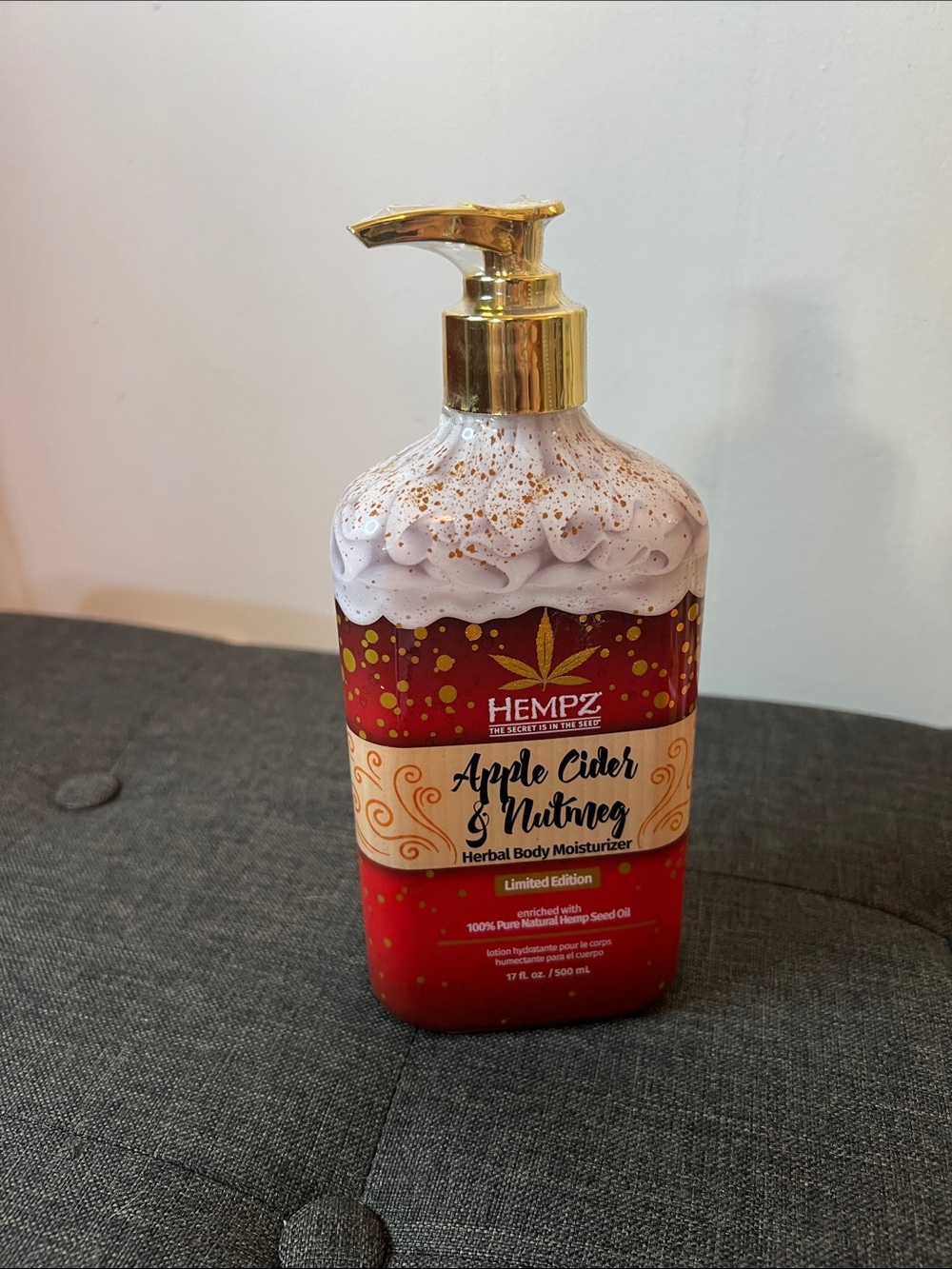 Hempz Apple Cider & Nutmeg Herbal Body Moisturizer - Red and Gold Pump 17 ounces